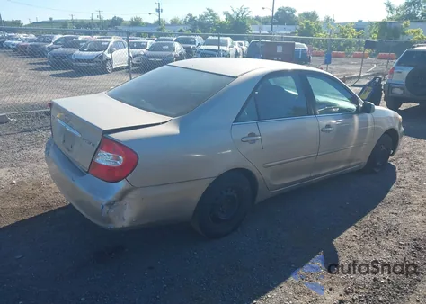 2004 Toyota Camry Le z USA, uszkodzony, nr VIN 4T1BE32K44U932030